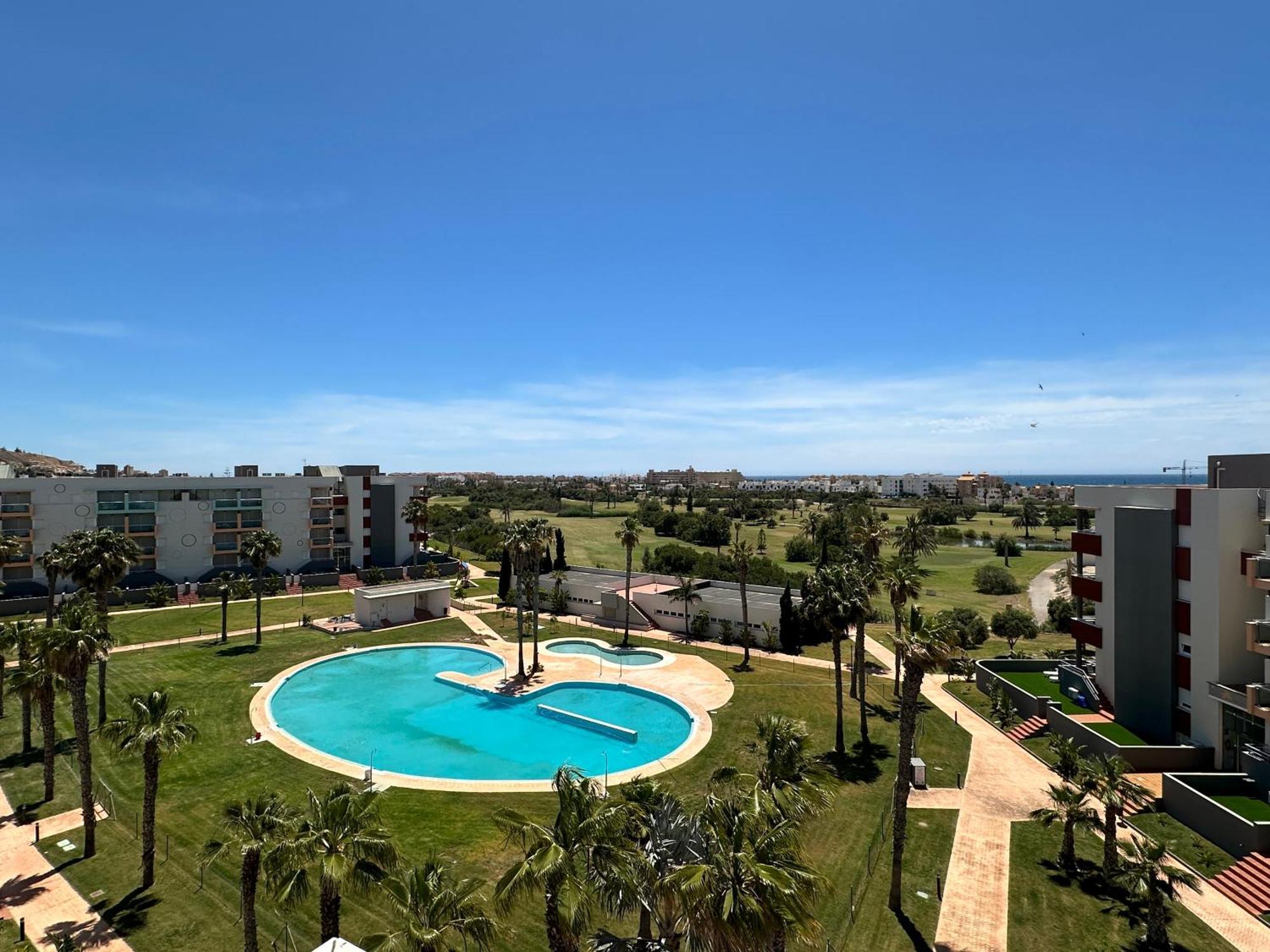 Views Apartment *